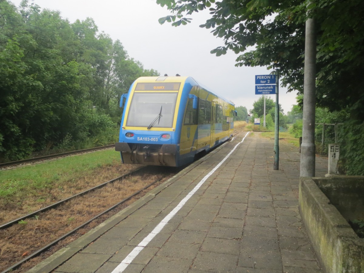 Das Hauptgeb ude Des Bahnhofs Kedzierzyn Kozle Im Sommer 2005 