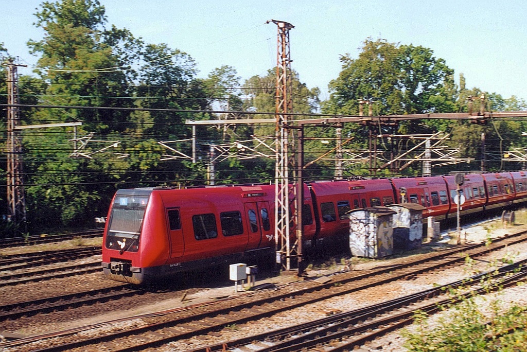 SA 8129 fährt am 24.August 2002 aus der Østerport St. in Kobenhagen. (Fotoscan)