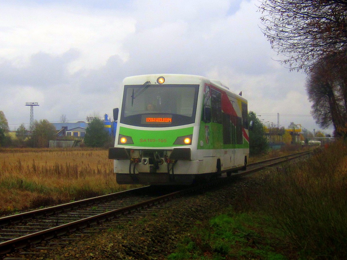 SA105-105 mit Regionalzug aus Zbaszynek nach Gorzow Wielkopolski, Miedzyrzecz, 8.10.2013