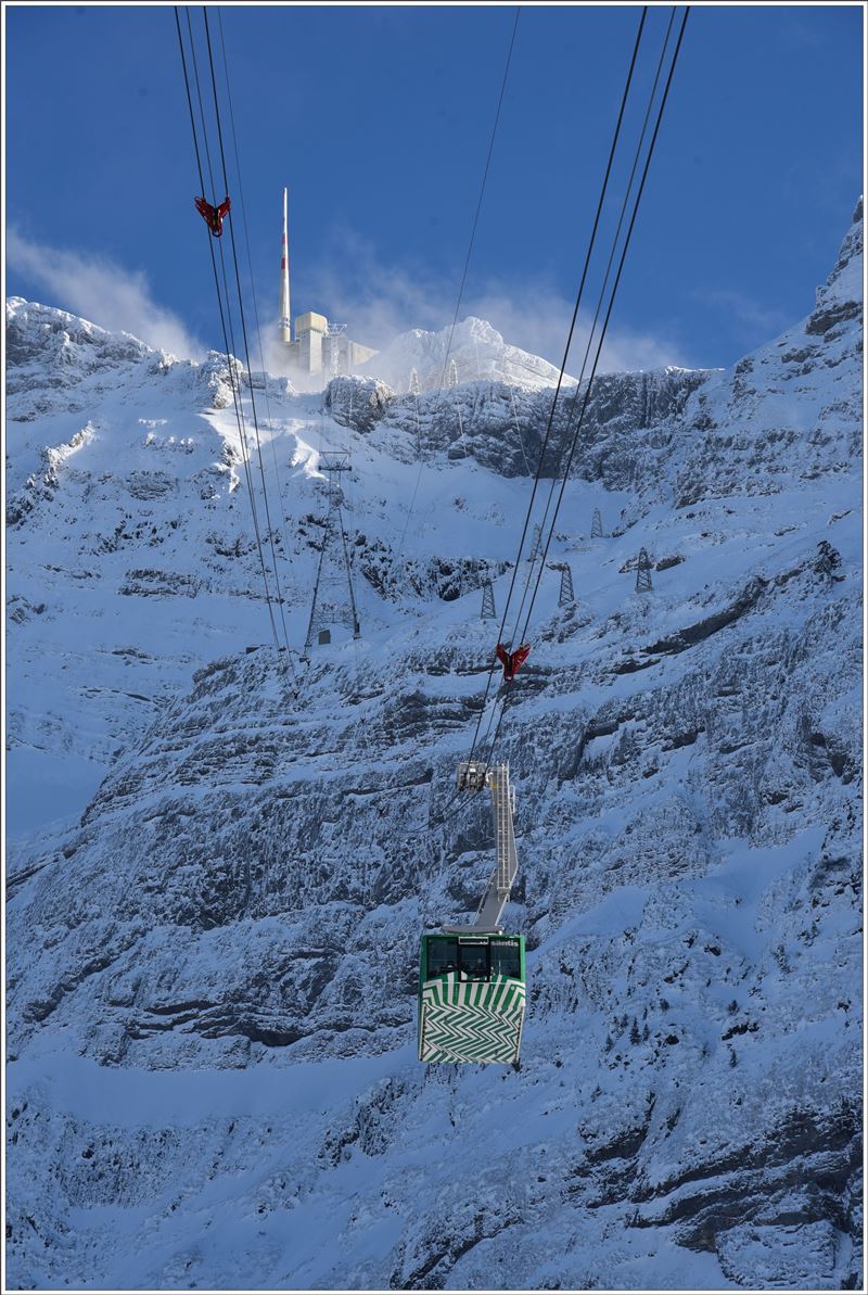 Säntis Luftseilbahn (LSS) zwischen der Schwägalp 1360m und dem Säntis 2502m. Blick nach oben (01.12.2017)