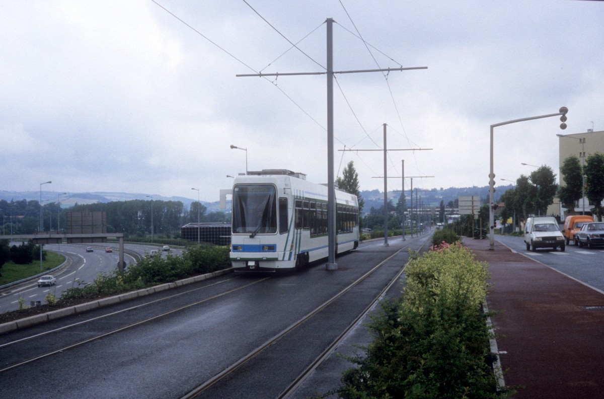 Saint-Étienne STAS SL 4 (Alstom/Vevey-TFS 901) zwischen Hôpital Nord und Place Massenet im Juli 1992.