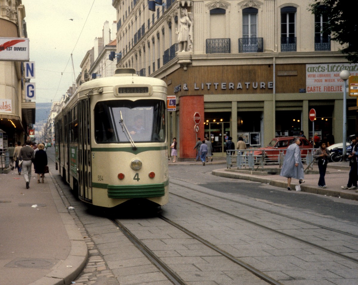 Saint-Étienne STAS SL 4 (PCC-GTw 554) Hst. Saint-Louis / Place W. Rousseau am 20. Juli 1981.
