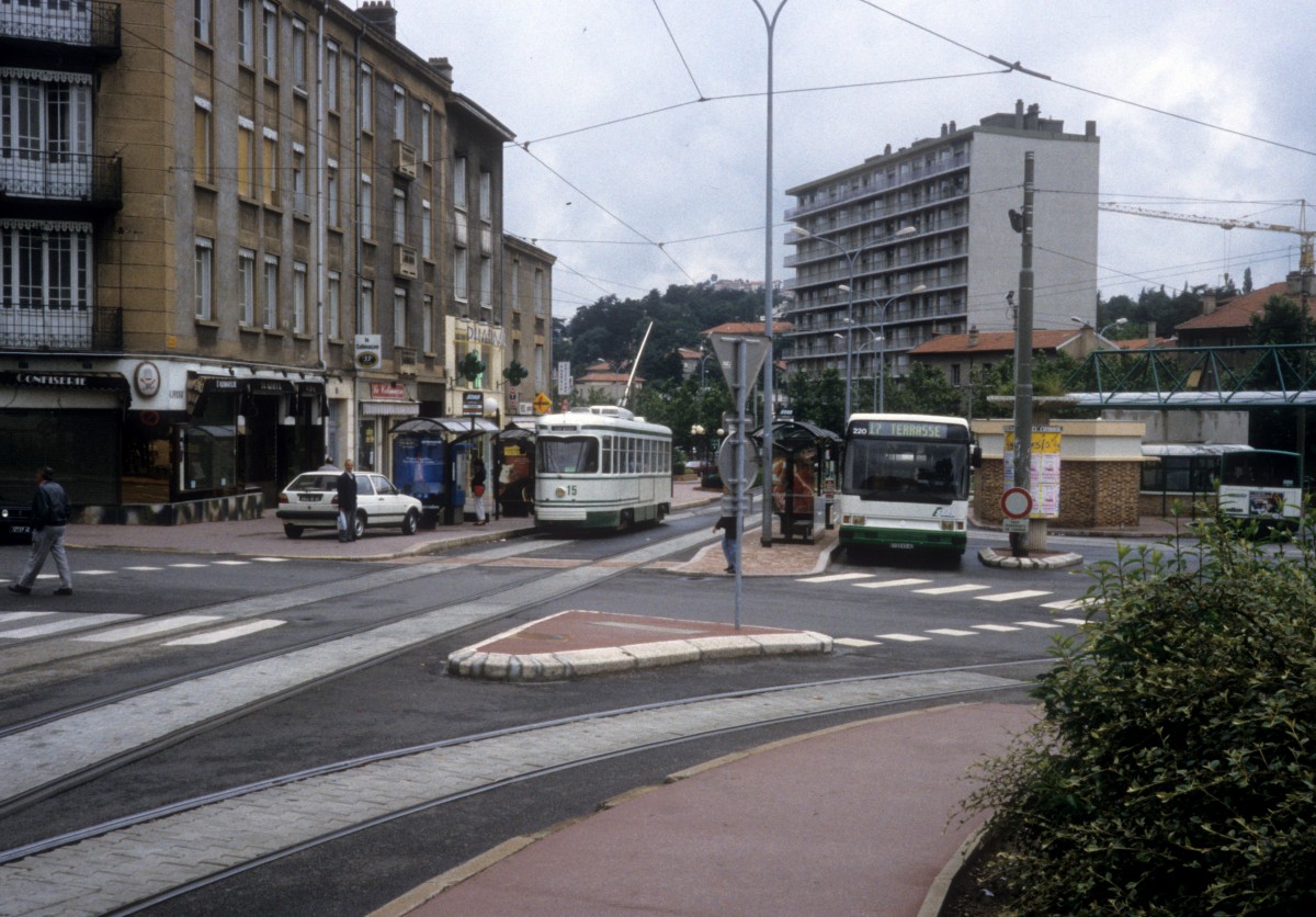 Saint-Étienne STAS SL 4 (PCC-Tw 15) Place Massenet / Hst. Terrasse im Juli 1992.