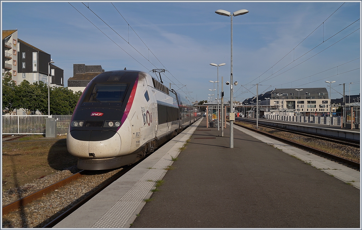 Saint-Malo gestern und HEUTE: In Saint-Malo wartet der TGV 852 um als TGVV 8084 um 12:01 nach Paris zu fahren. 

15. Mai 2019