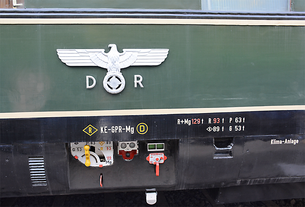 Salonwagen 10 208 Berlin / 10308 Ffm, mit dezent verhülltem Hakenkreuz im DB-Museum Koblenz-Lützel - 11.09.2016