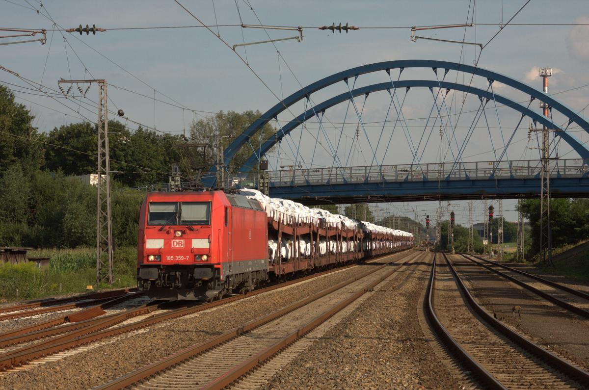 Salzbergen am 22.07.2014: 185359 mit Autotransportzug Richtung Emden um 17.54 Uhr.