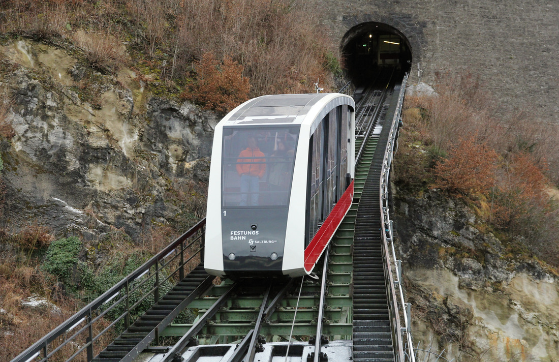 Salzburg AG; Wagen 1 der Festungsbahn // Salzburg // 28. Dezember 2017
