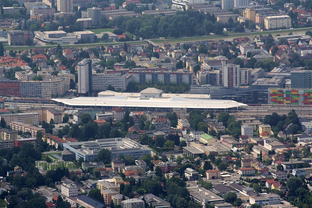 Salzburg Hbf. am 03.August 2014 vom Gaisberg aus gesehen.