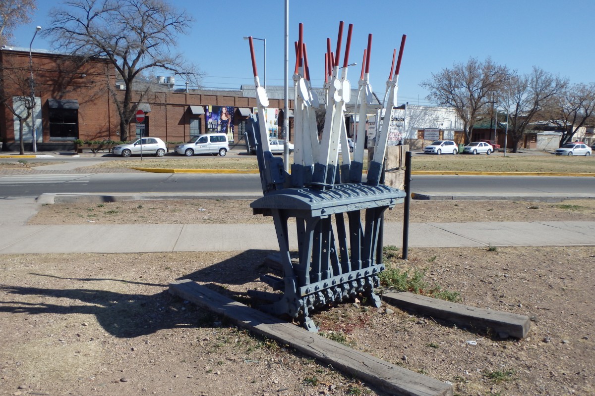 San Rafael, Argentinien 21.08.15: Alte englische Stellwerkstechnik, ausgestellt am Bahnhof San Rafael