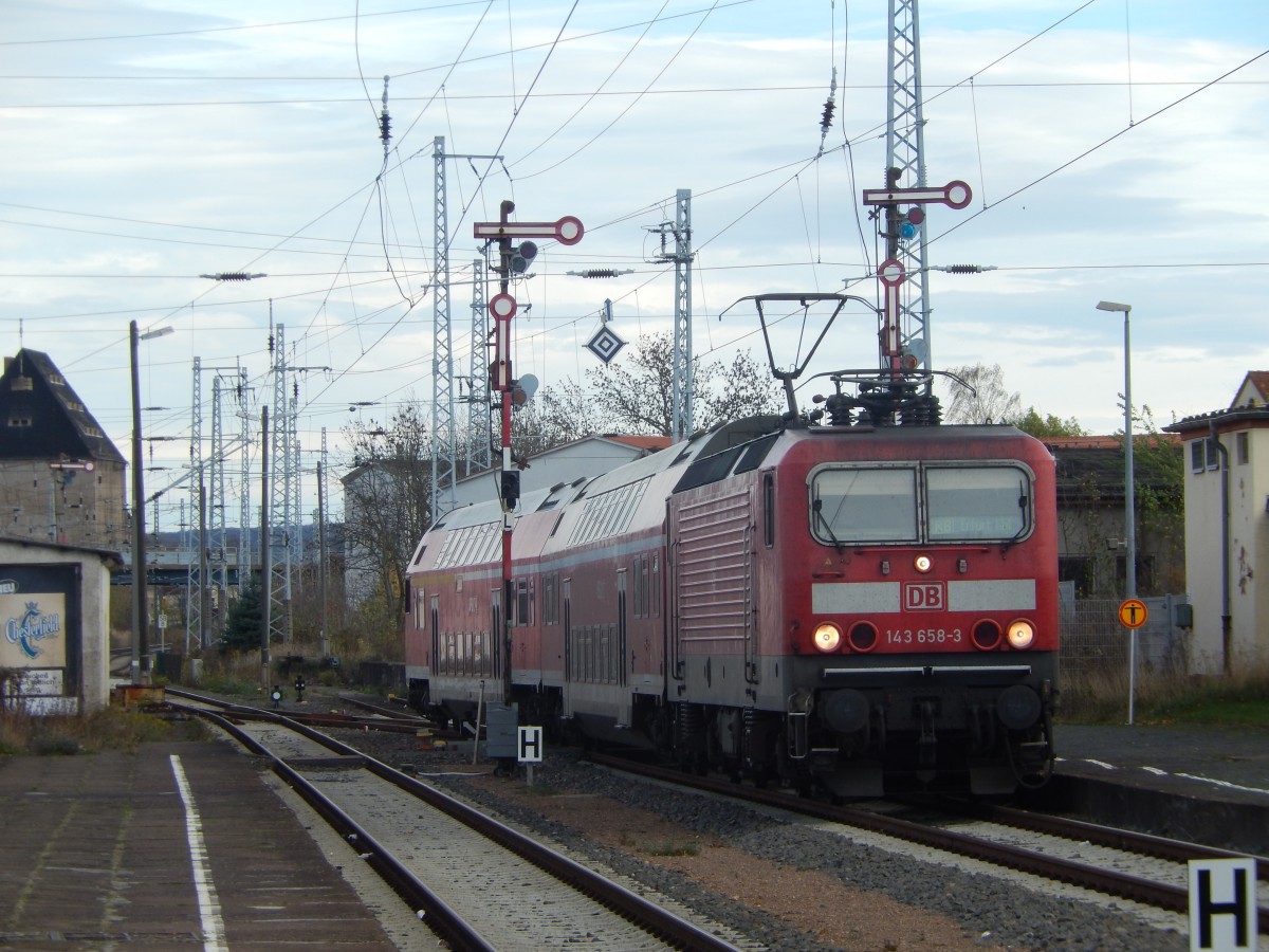 Sangerhausen vor zwei-einhalb Jahren: 143 658 mit einer Regionalbahn nach Erfurt
28.10.2013