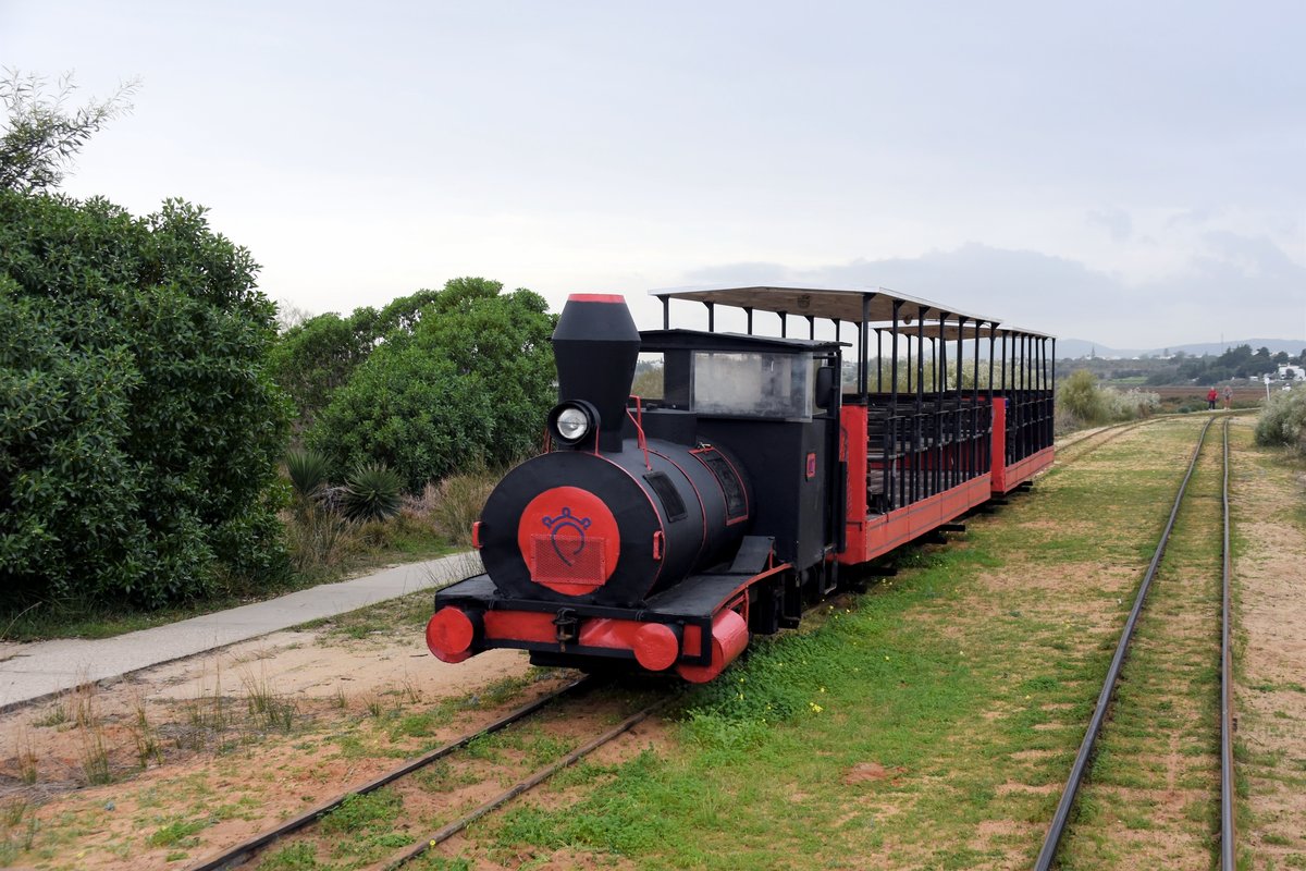SANTA LUZIA de Tavira (Distrikt Faro), 07.02.2020, abgestellter Zug der Inselbahn auf der Ilha de Tavira