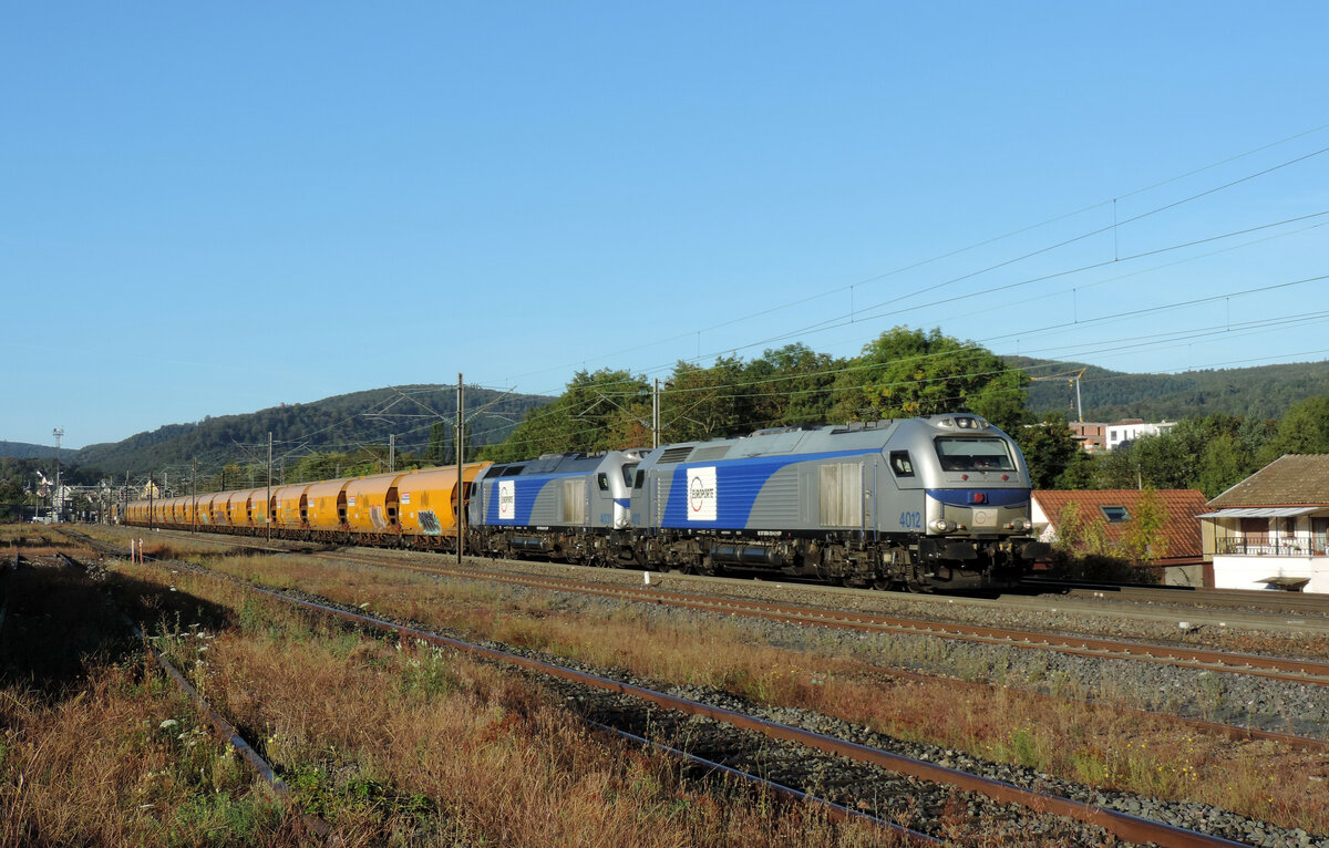 Saverne - 30. September 2021 : Europorte Loks 4012 + 4031 mit dem Getreidezug 60775 Châlons-en-Champagne - Strassburg Rheinhafen.
Das Bild wurde von eine Landerampe gemacht worden.