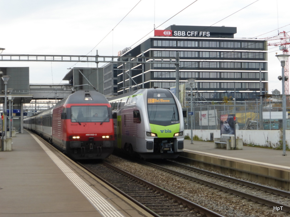 SBB / BLS - Lok 460 053-2 mit IC und Triebzug RABe 515 017 bei der Haltestelle Bern Wankdorf am 09.11.2014
