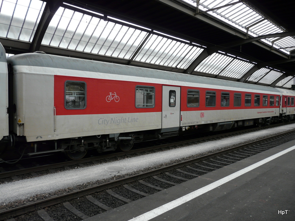 SBB / City Night Line - Personenwagen BDcm  61 85 82-90413-1 im HB Zürich am 16.02.2014