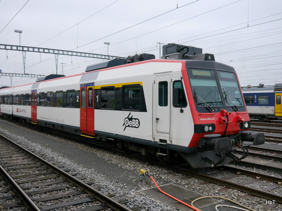 SBB / OeBB - Steuerwagen At 50 85 19-43 802-4 im Bahnhof von Biel am 27.01.2018