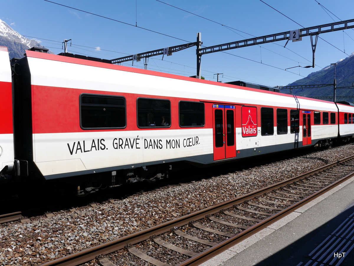 SBB / RegionAlps  - Personenwagen 2 Kl. B 50 85 29-43 415-3 im Bahnhof Martigny am 05.05.2019