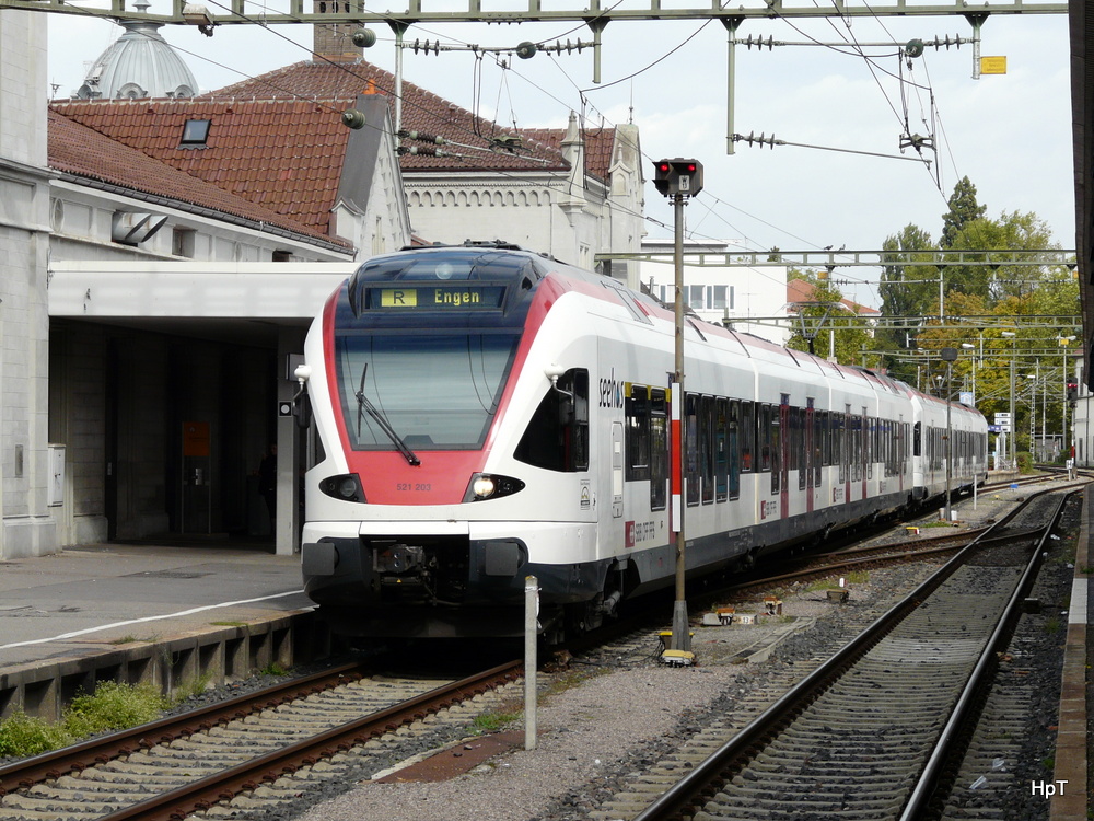 SBB / Seehas - Triebzge RABe 521 203 und  521 205 im Bahnhof Konstanz am 15.10.2013