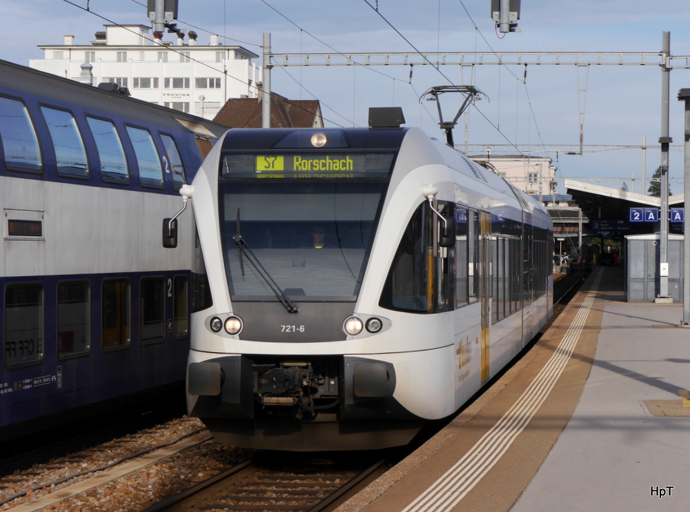 SBB / thurbo - Triebwagen RABe 526 721-6 im Bahnhof Romanshorn am 13.12.2014