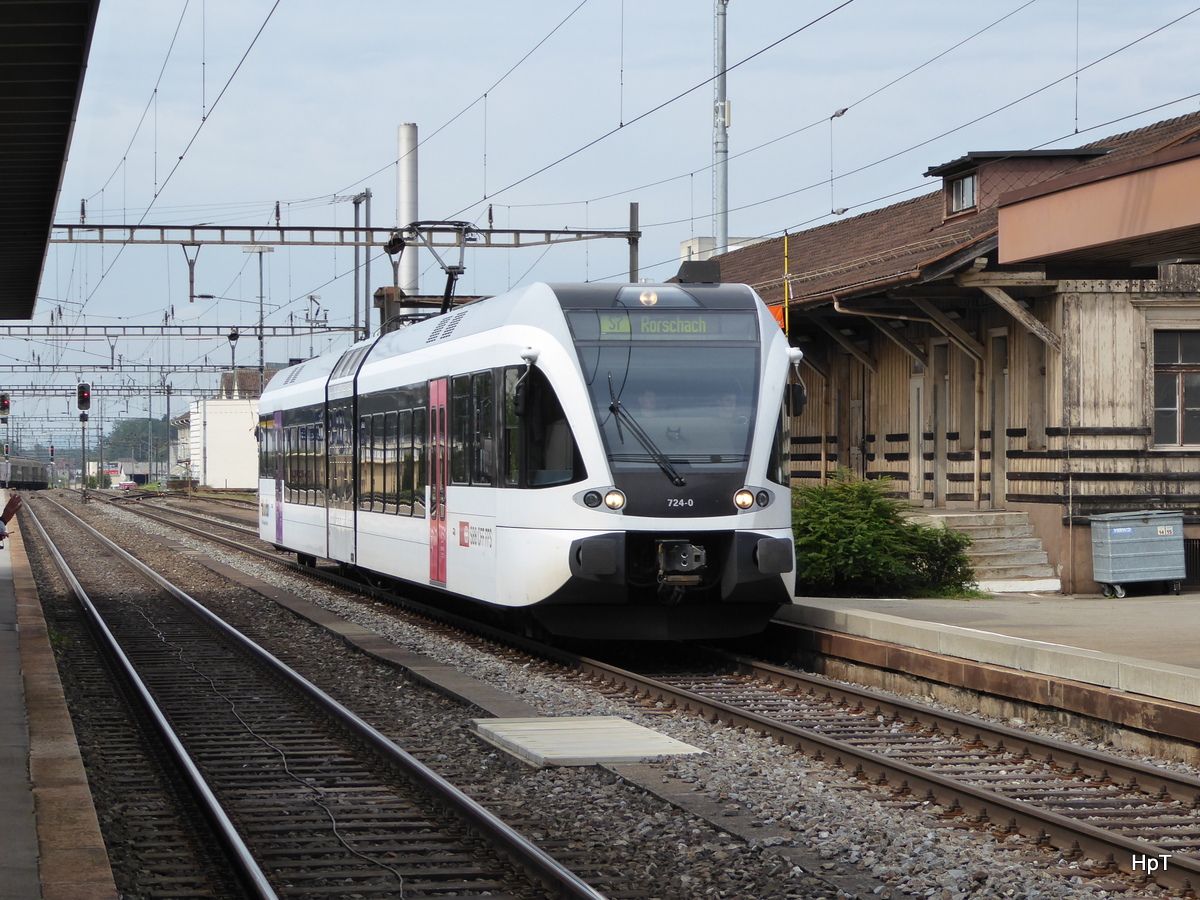 SBB / Thurbo - Triebwagen RABe 2/6  526 724-0 bei der einfahrt im Bahnhof von Sulgen am 22.09.2015