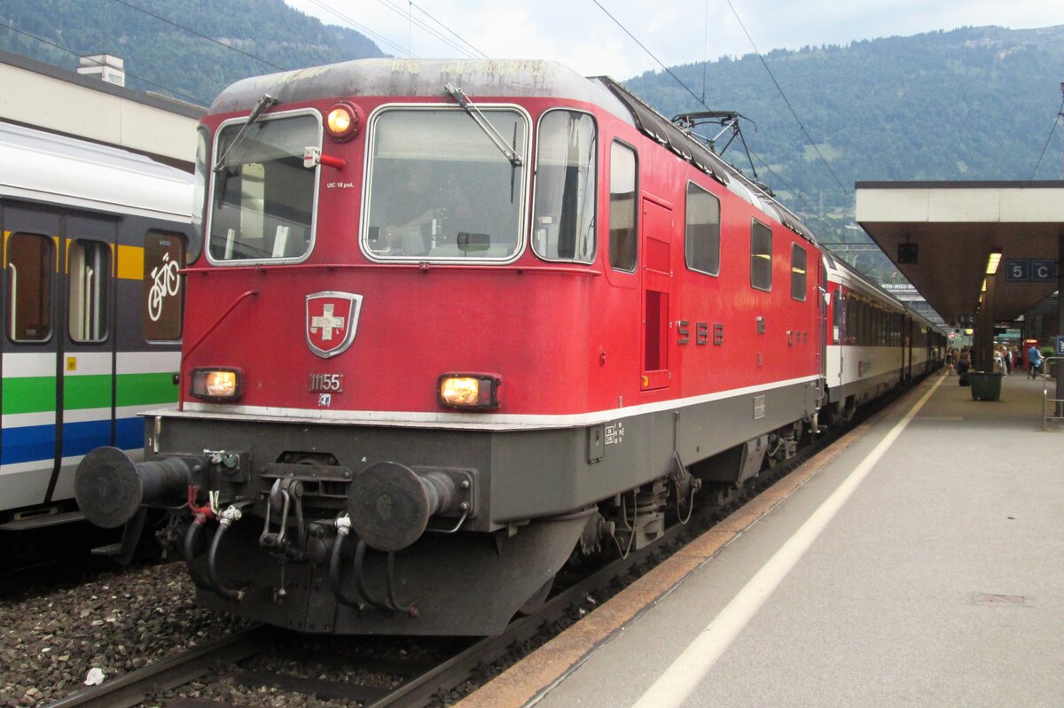SBB 11155 hält am 7 Juni 2015 in Arth-Goldau.
