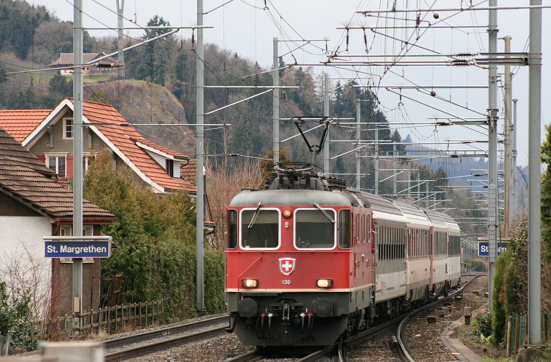 SBB 11304 erreicht mit einem Personenzug den Bahnhof St. Margrethen.
Aufnahmedatum: 21. März 2010