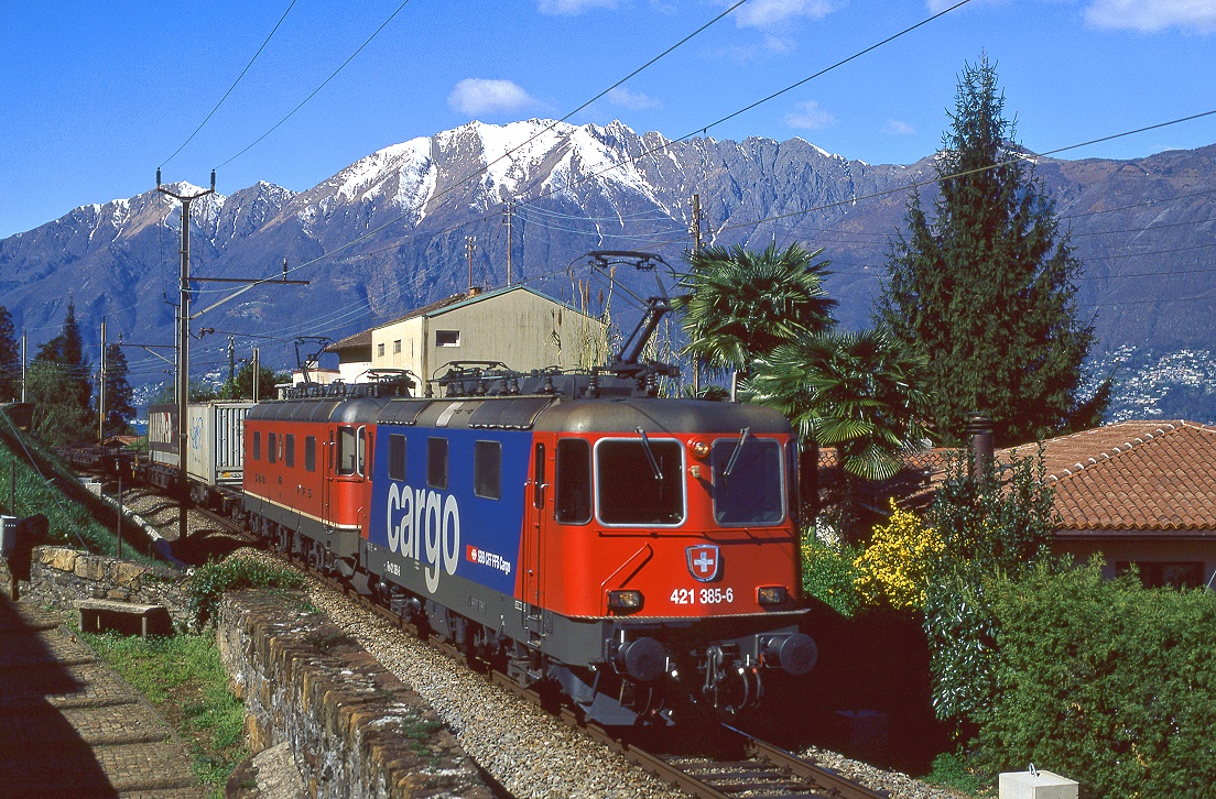 SBB 11385 und 11652, St.Nazzaro, 07.04.2004. 