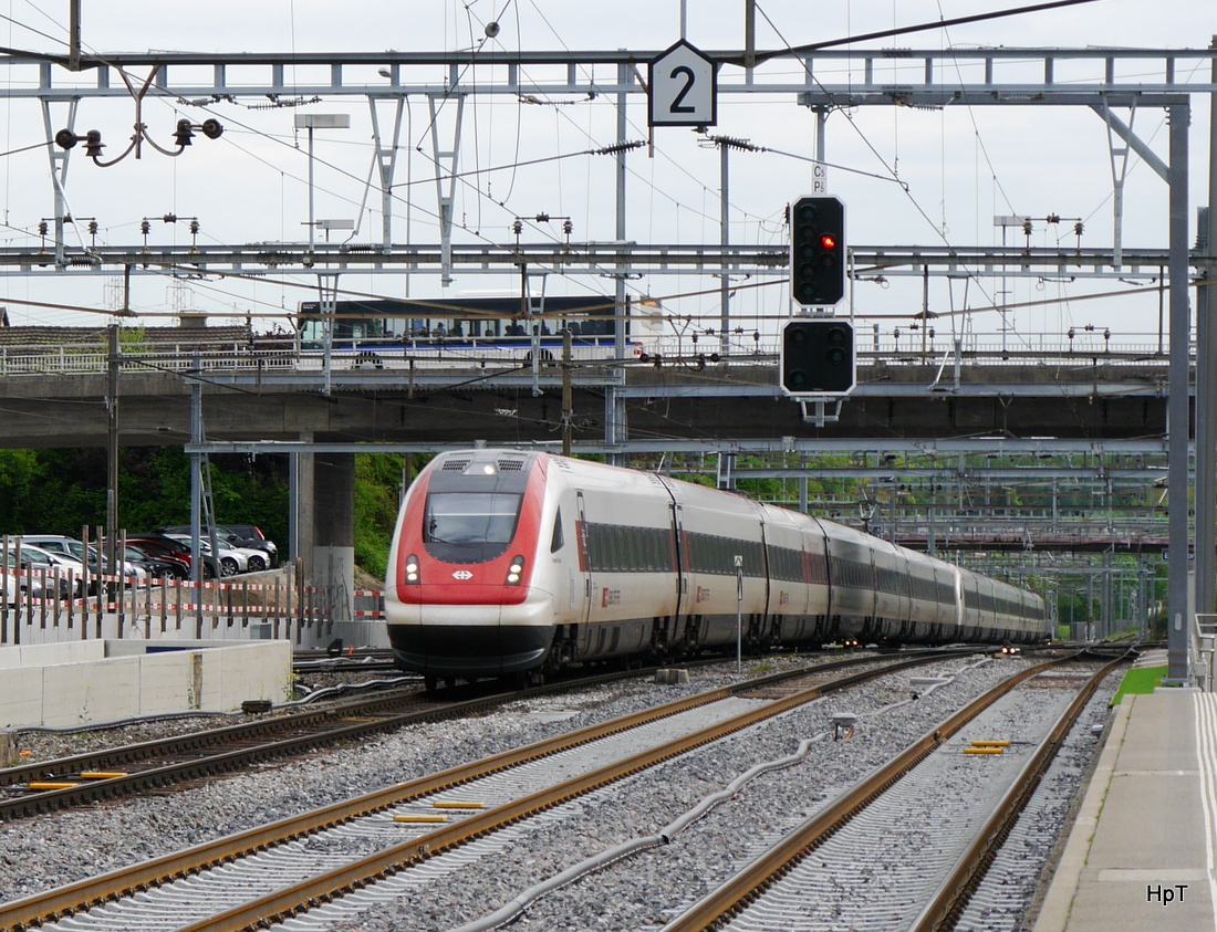 SBB - 2 ICN bei der einfahrt in den Bahnhof Effretikon am 05.05.2015