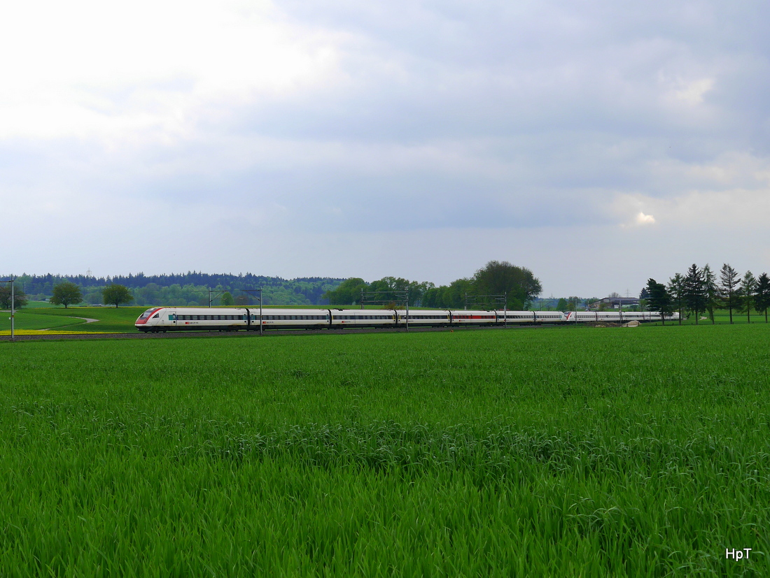SBB - 2 ICN unterwegs bei Niederbipp am  28.04.2015