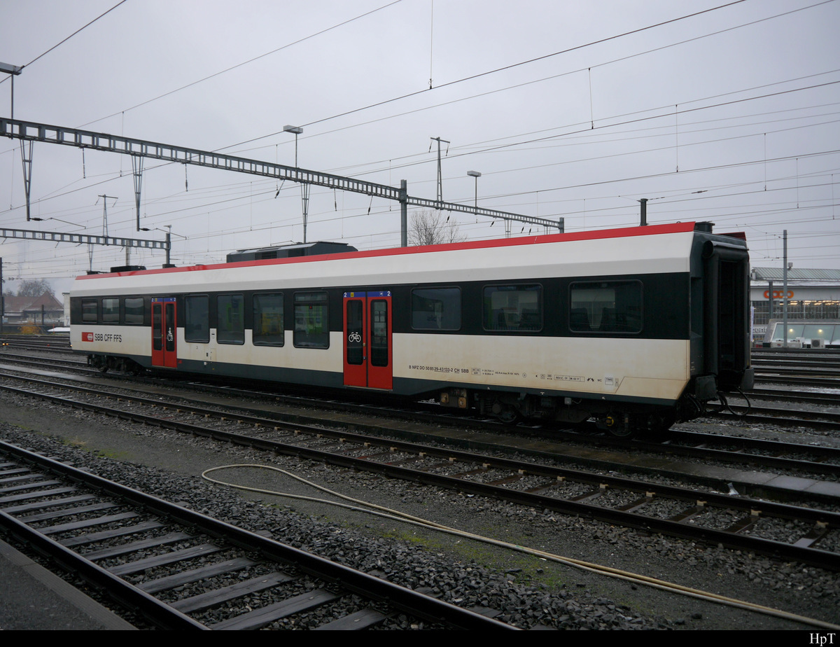 SBB - 2 Kl. Domino Personenwagen B 50 85 29-43 133-2 abgestellt im Bahnhof Biel/Bienne am 12.12.2020