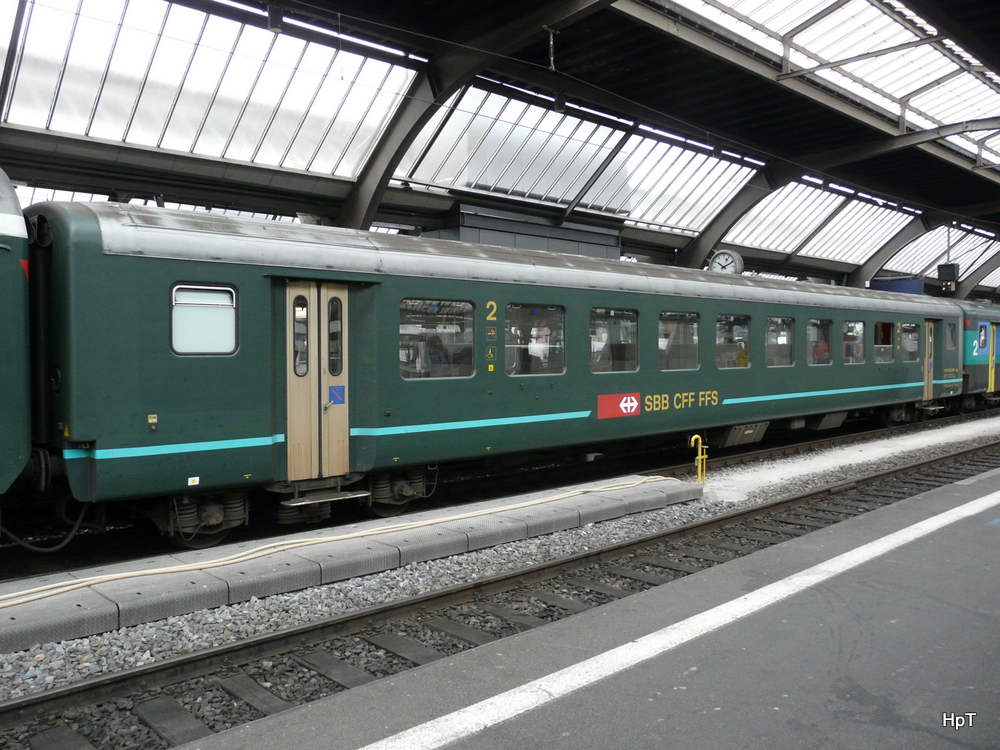 SBB - 2 Kl. Personenwagen B 50 85 20-34 664-6 im HB Zrich am 04.08.2013