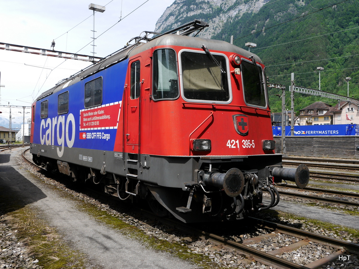 SBB - 421 395-5 vor dem Depot in Erstfeld am 01.08.2015