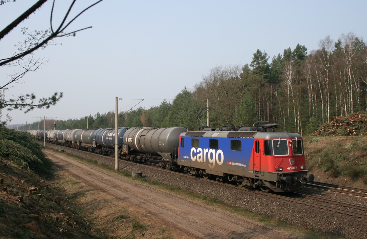 SBB 421 397 mit DGS 95367 (Seelze–Hmb-Rothenburgsort) am 04.04.2009 zwischen Unterl und Suderburg