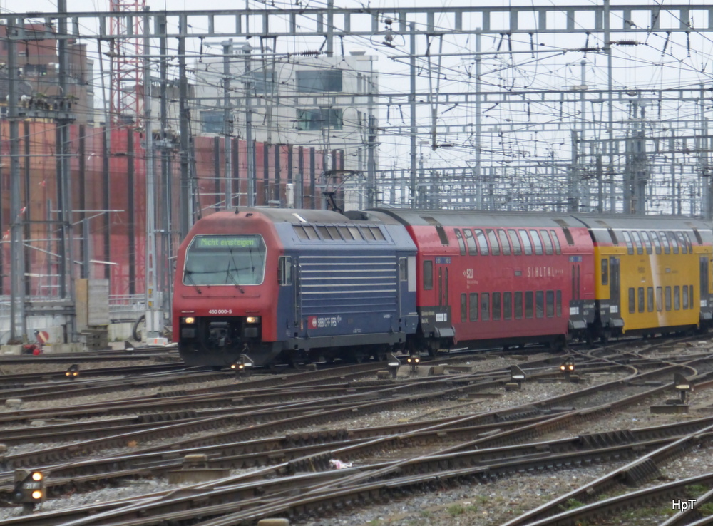 SBB - 450 000-5 bei der einfahrt in den HB Zürich am 30.11.2014