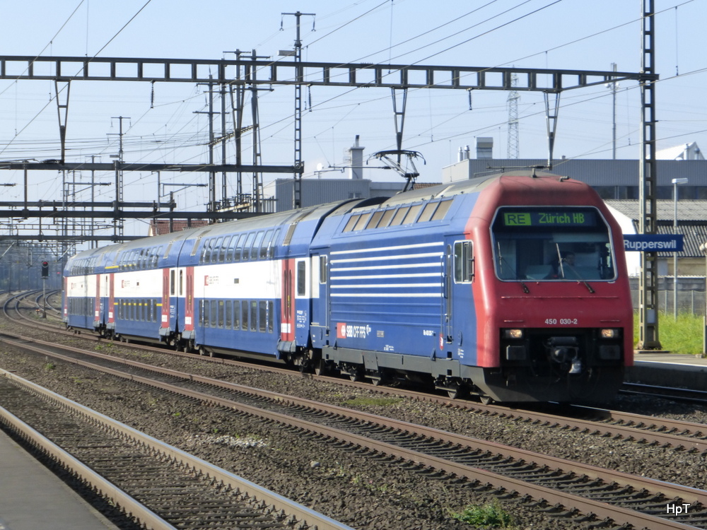 SBB - 450 030-2 als RE Aarau - Zürich bei der durchfahrt in Rupperswil am 26.10.2014