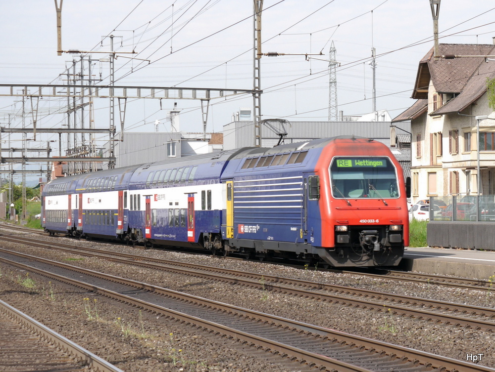 SBB - 450 033-6 unterwegs als RE bei der durchfahrt im Bahnhof Rupperswil am 25.04.2014