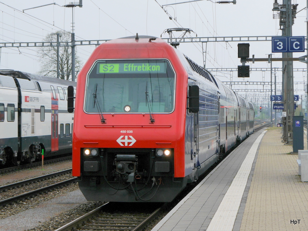 SBB - 450 038-1 unterwegs auf der S2 bei der einfahrt im Bahnhof Pfäffikon am 05.04.2014