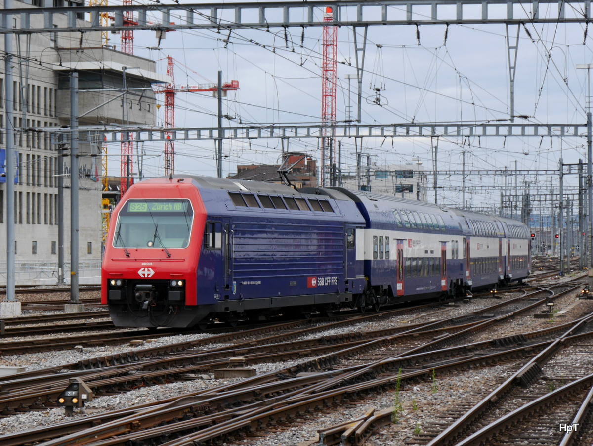 SBB - 450 049-2 unterwegs auf der S25 im Vorfeld des HB Zürich am 26.07.2015