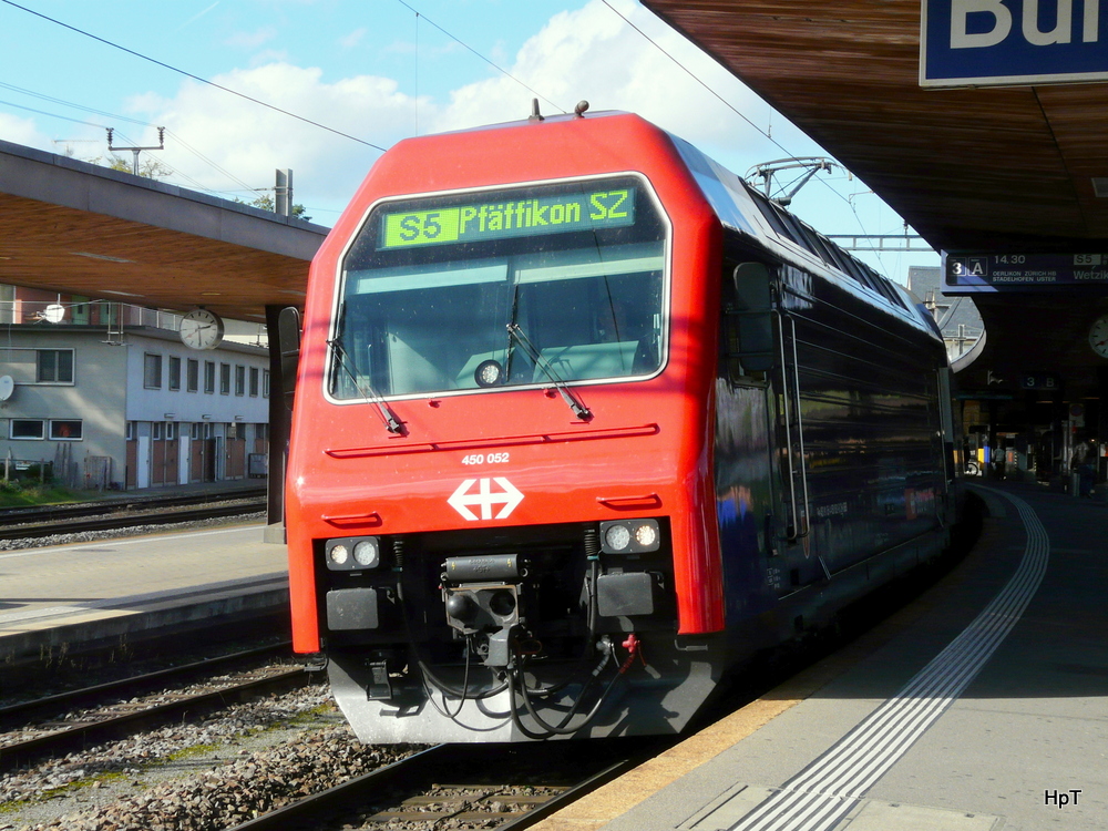 SBB -  450 052-6 unterwegs auf der S5 in Bülach am 17.10.2013