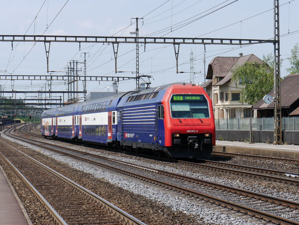 SBB - 450 063-3 unterwegs auf der S3 bei der durchfahrt in Rupperwil am 11.07.2015