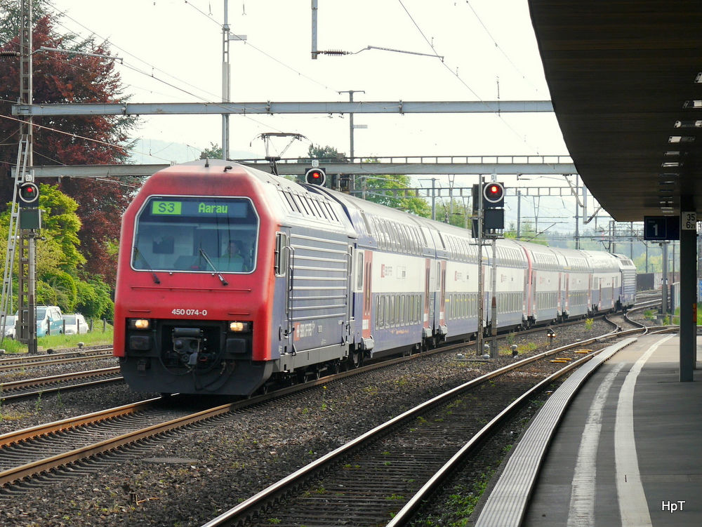 SBB - 450 074-0 unterwegs als RE bei der durchfahrt im Bahnhof Rupperswil am 25.04.2014
