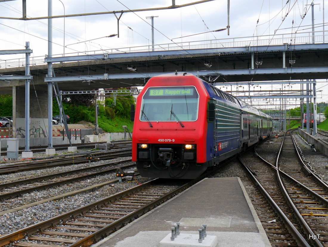 SBB - 450 079-9 unterwegs auf der S7 in Effretikon am 05.05.2015