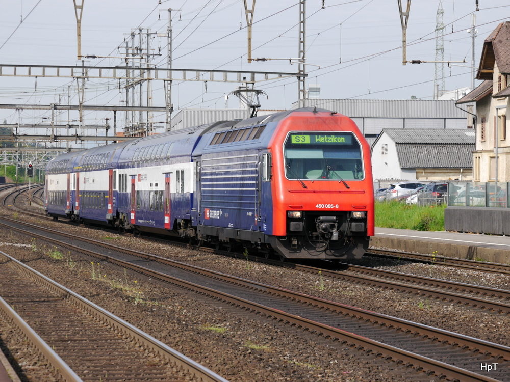 SBB - 450 085-6 unterwegs auf der  S3 im Bahnhof Rupperswil am 25.04.2014
