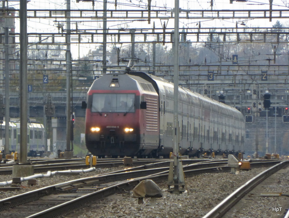 SBB - 460 004-5 mit IC vor der Durchfahrt der Haltestelle Bern Wankdorf am 09.11.2014