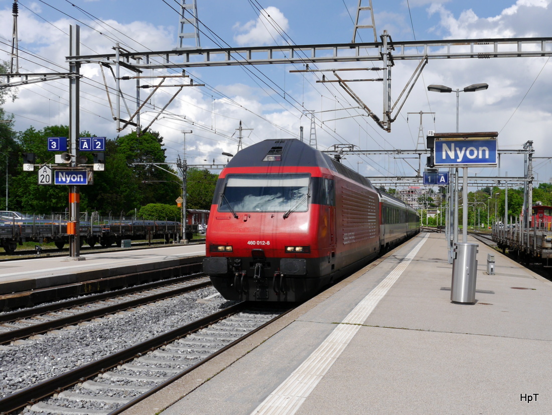 SBB - 460 012-8 mit IR bei er einfahrt in den Bahnhof Nyon am 06.05.2015