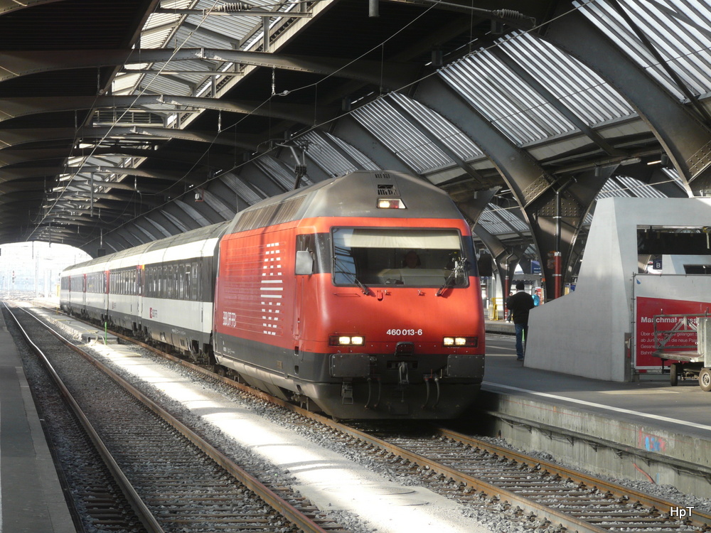 SBB - 460 013-6 bei der einfahrt im Hauptbahnhof Zürich am 25.01.2014