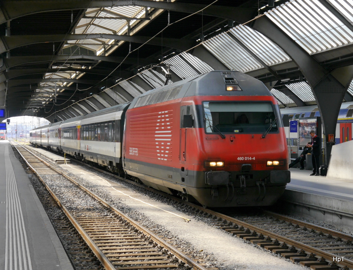 SBB - 460 014-4 mit Zug bei der Ankunft in HB Zürich am 15.05.2016
