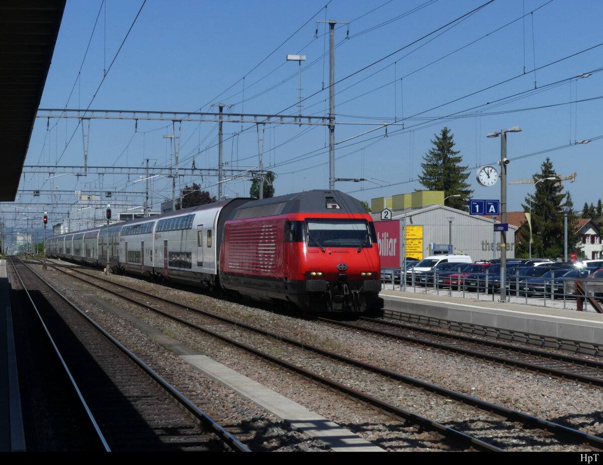 SBB - 460 015-1 mit IR bei der einfahrt im Bahnhof von Weinfelden am 11.05.2022
