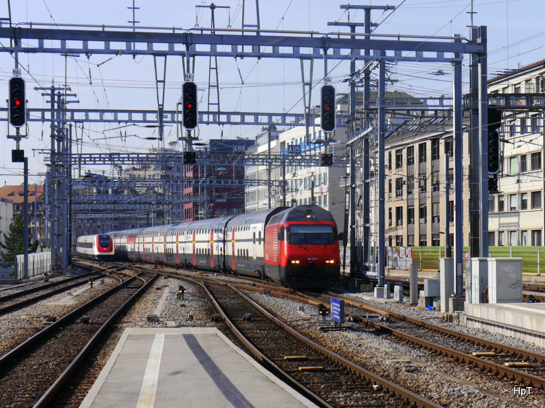 SBB - 460 015-1 mit IC bei der einfahrt in den Bahnhof Genf am 08.03.2015