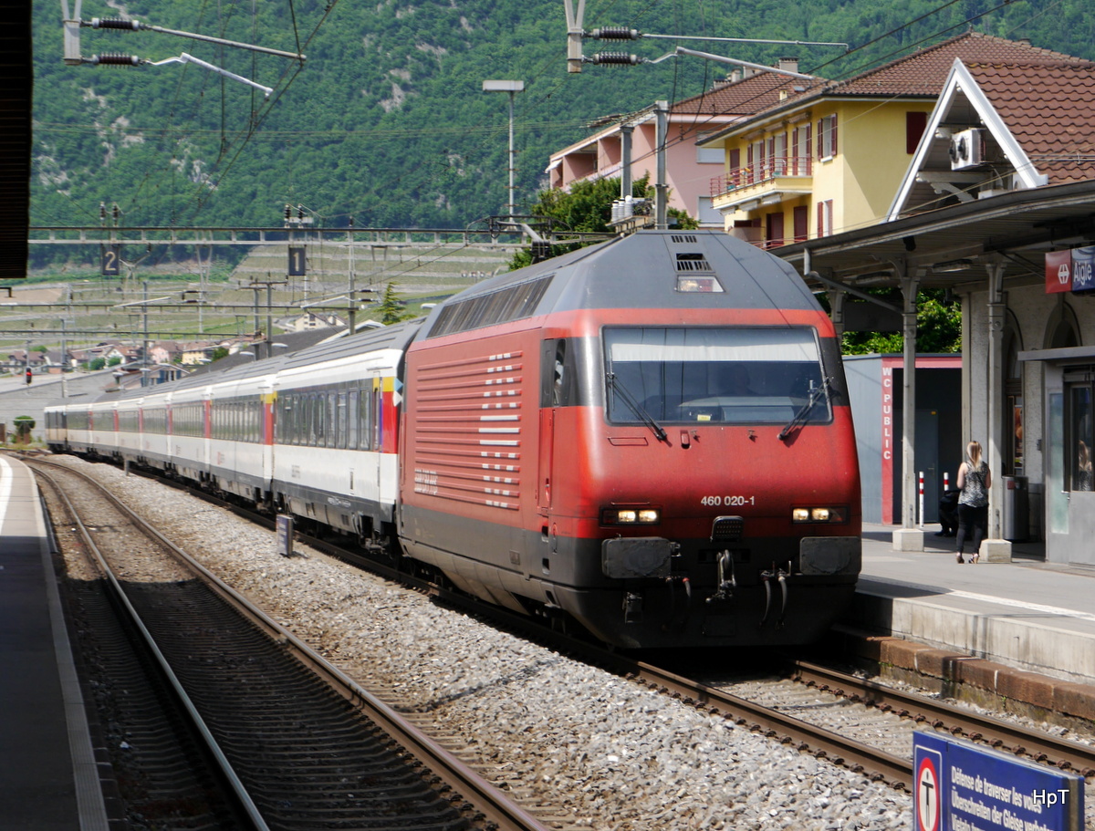 SBB - 460 020-1 mit IR nach Brig im Bahnhof von Aigle am 31.05.2015