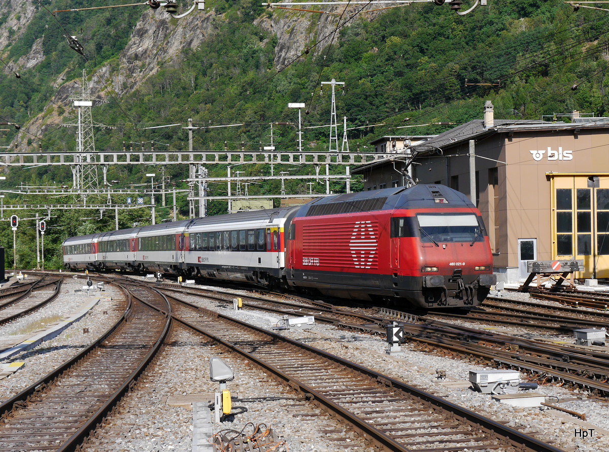 SBB - 460 021-9 mit IC bei der einfahrt im Bahnhof Bern am 19.07.2015